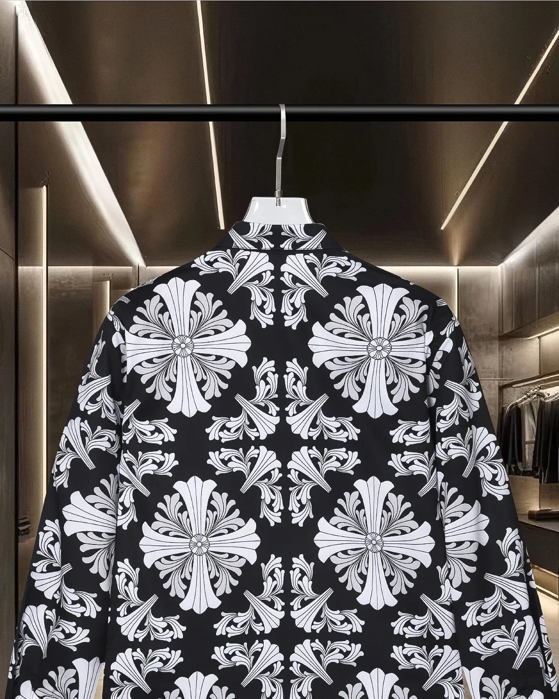 P276 Chrome Hearte/Chrome Heart 🔥Breaking news, versatile classic CH cross✝dark style original button logo digitally printed long-sleeved shirt 2025ss official website new long-sleeved shirt, exquisitely printed logo, high-end version, custom-made fabrics at the counter. Highly breathable and comfortable, exquisitely crafted, with impeccable detail processing, ✅customized logo engraved buttons, complete with three labels. Brand element design concept reflects high quality. It feels delicate and soft! It presents a casual cut and the upper body shape is great! 🐍Size: M-XXL